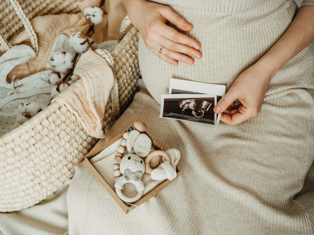 Pregnant woman looking at ultrasound images.